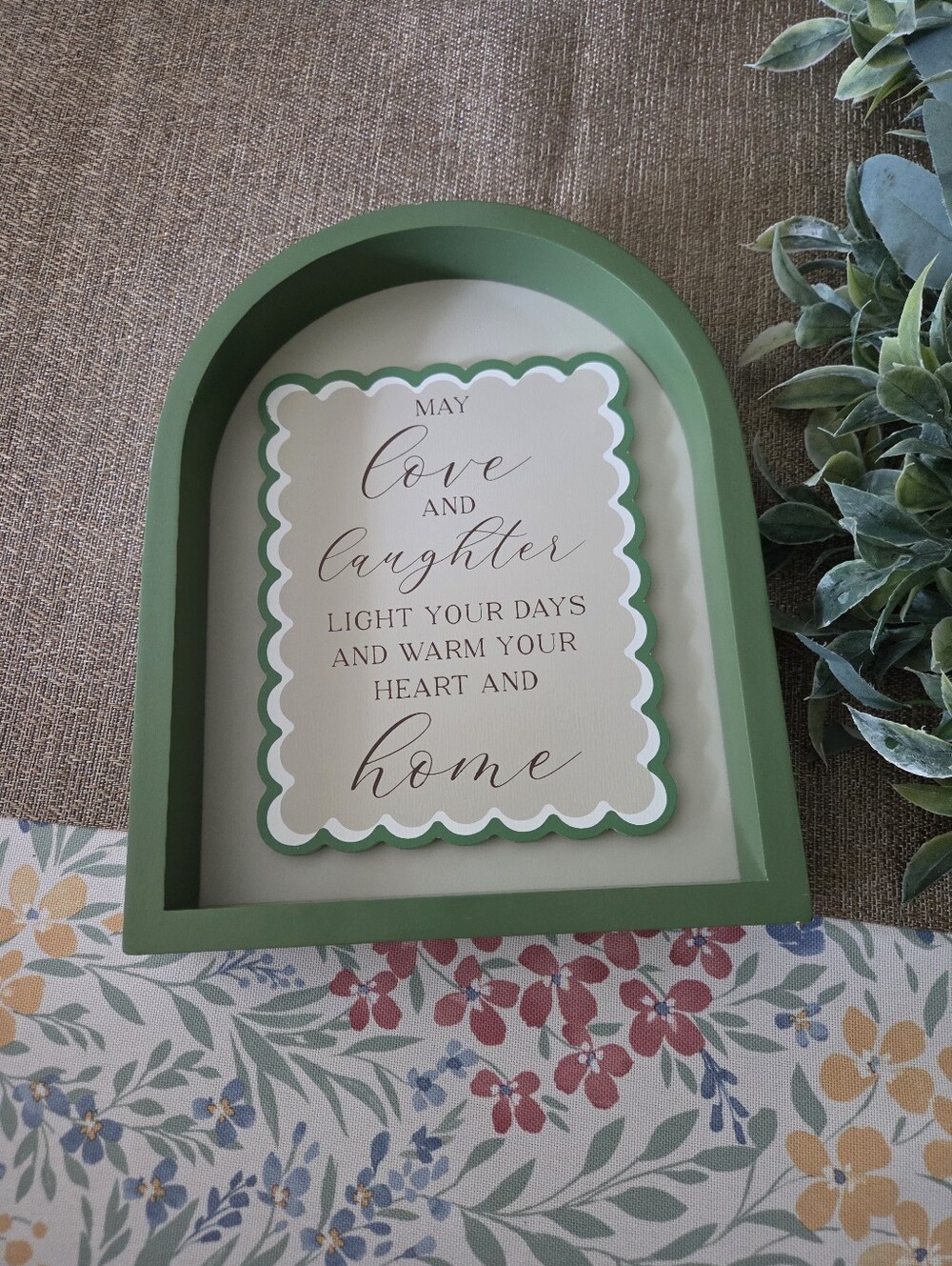 Green Arched Home Wall Sign with Scalloped Quote - Picture 3 of 4